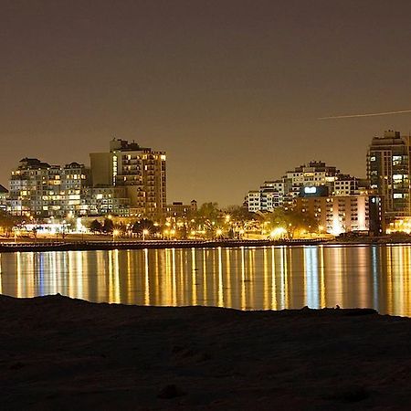 Waterfront Hotel Downtown Burlington Bagian luar foto