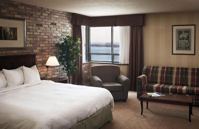 Waterfront Hotel Downtown Burlington Ruang foto