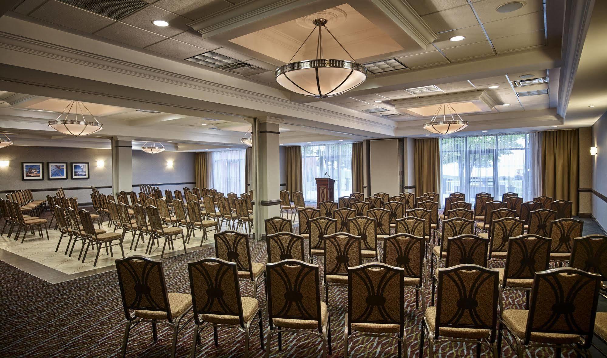 Waterfront Hotel Downtown Burlington Bagian luar foto