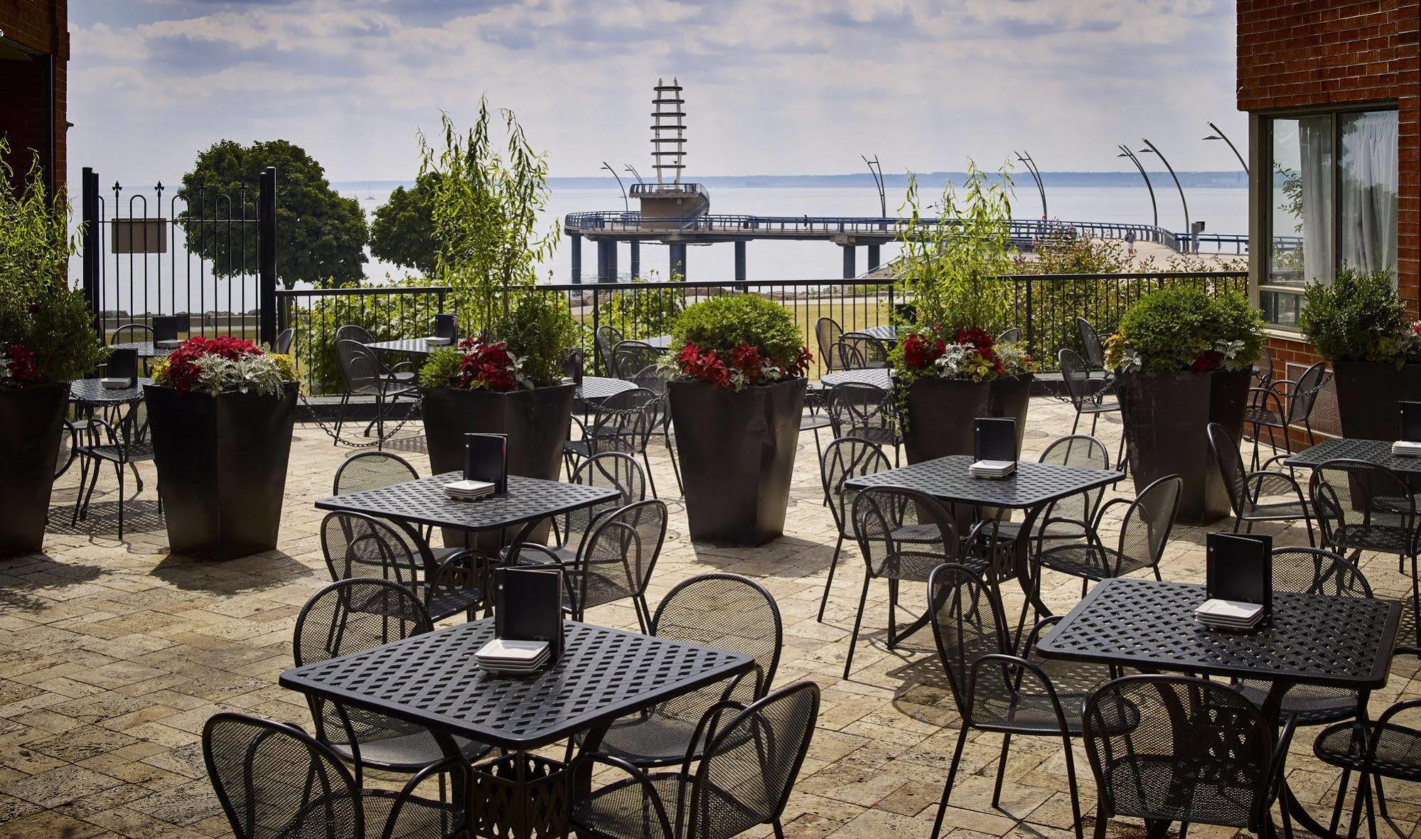 Waterfront Hotel Downtown Burlington Bagian luar foto