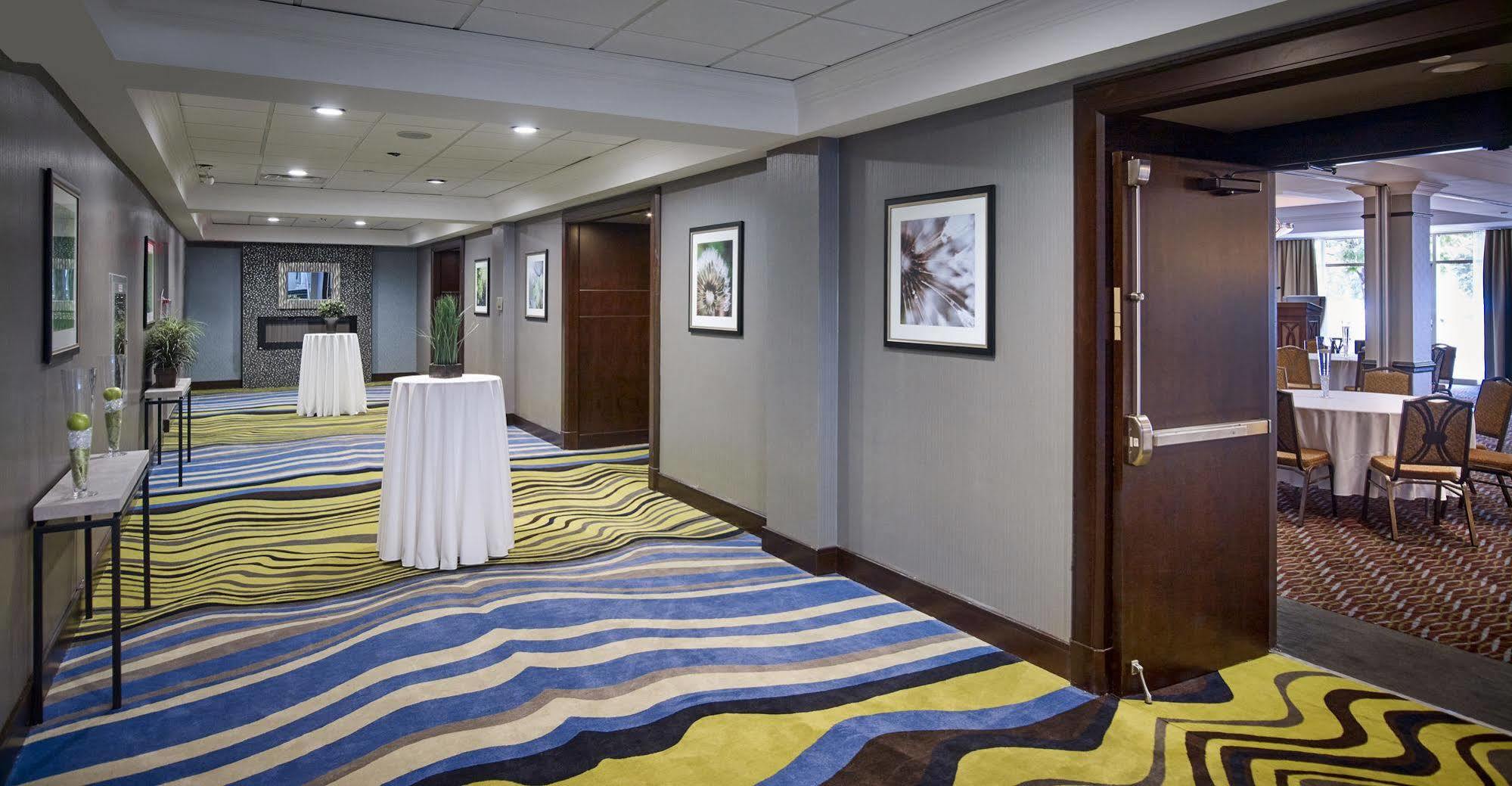 Waterfront Hotel Downtown Burlington Bagian luar foto